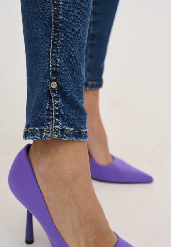 My Essential Wardrobe CELINAMW 148 HIGH SLIT Y