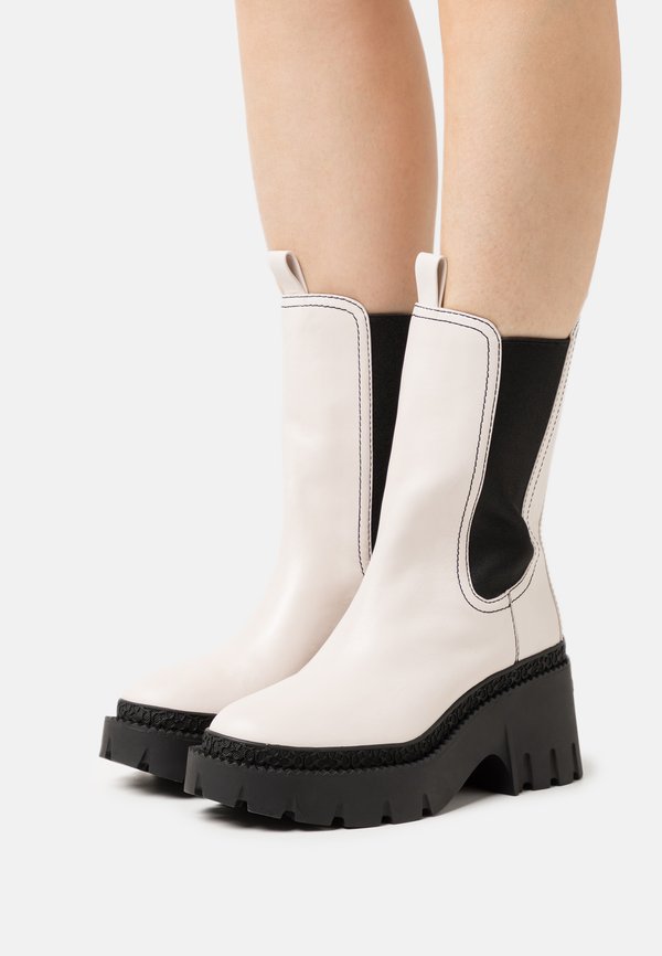 COACH ALEXA BOOTIE