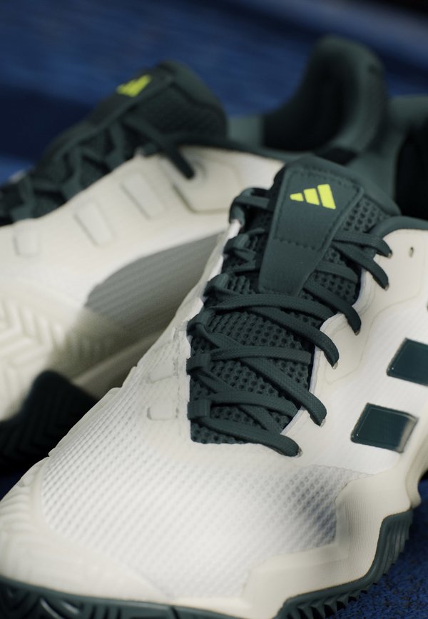 adidas Performance BARRICADE 13
