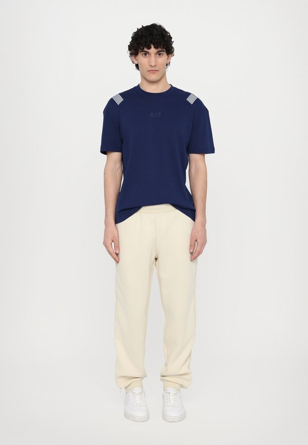 EA7 Emporio Armani HIDDEN ZIP LOGO TROUSER