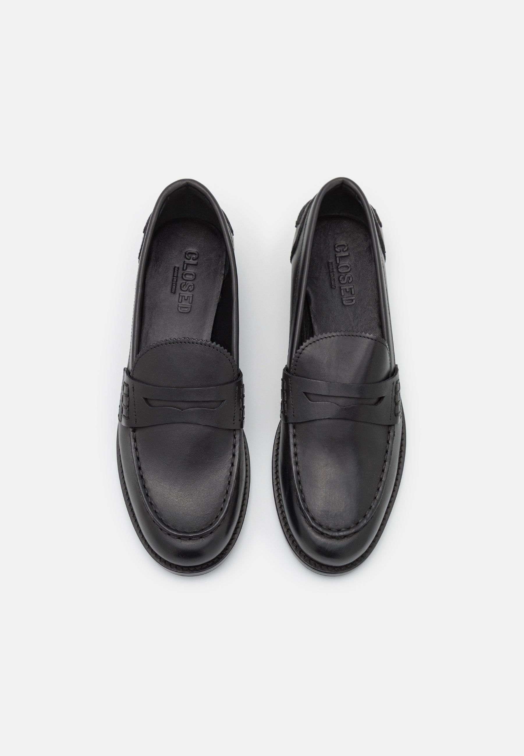 CLOSED LOAFER