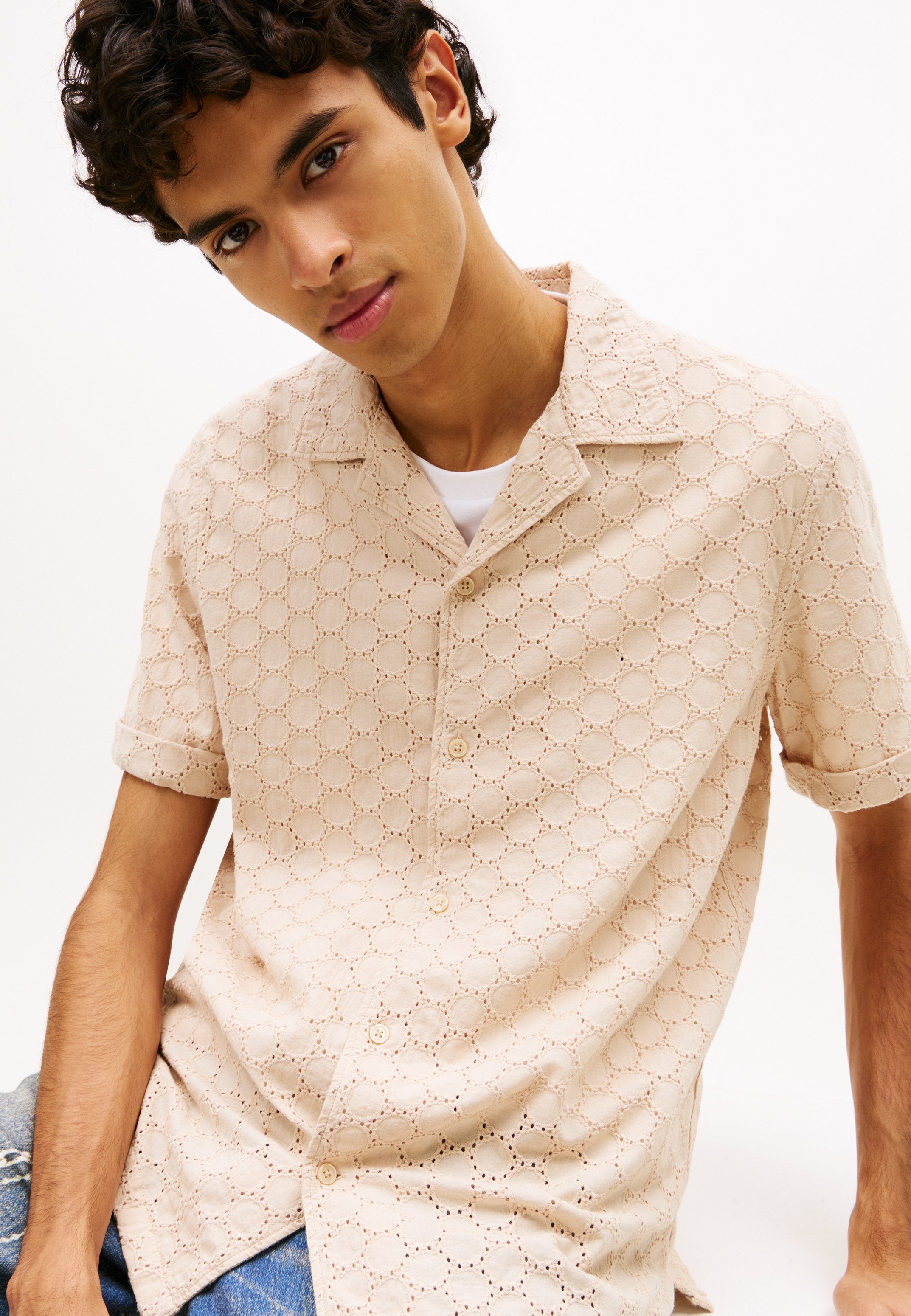 Tommy Jeans REGULAR FIT GEOMETRIC EMBROIDERY SHORT SLEEVE SHIRT