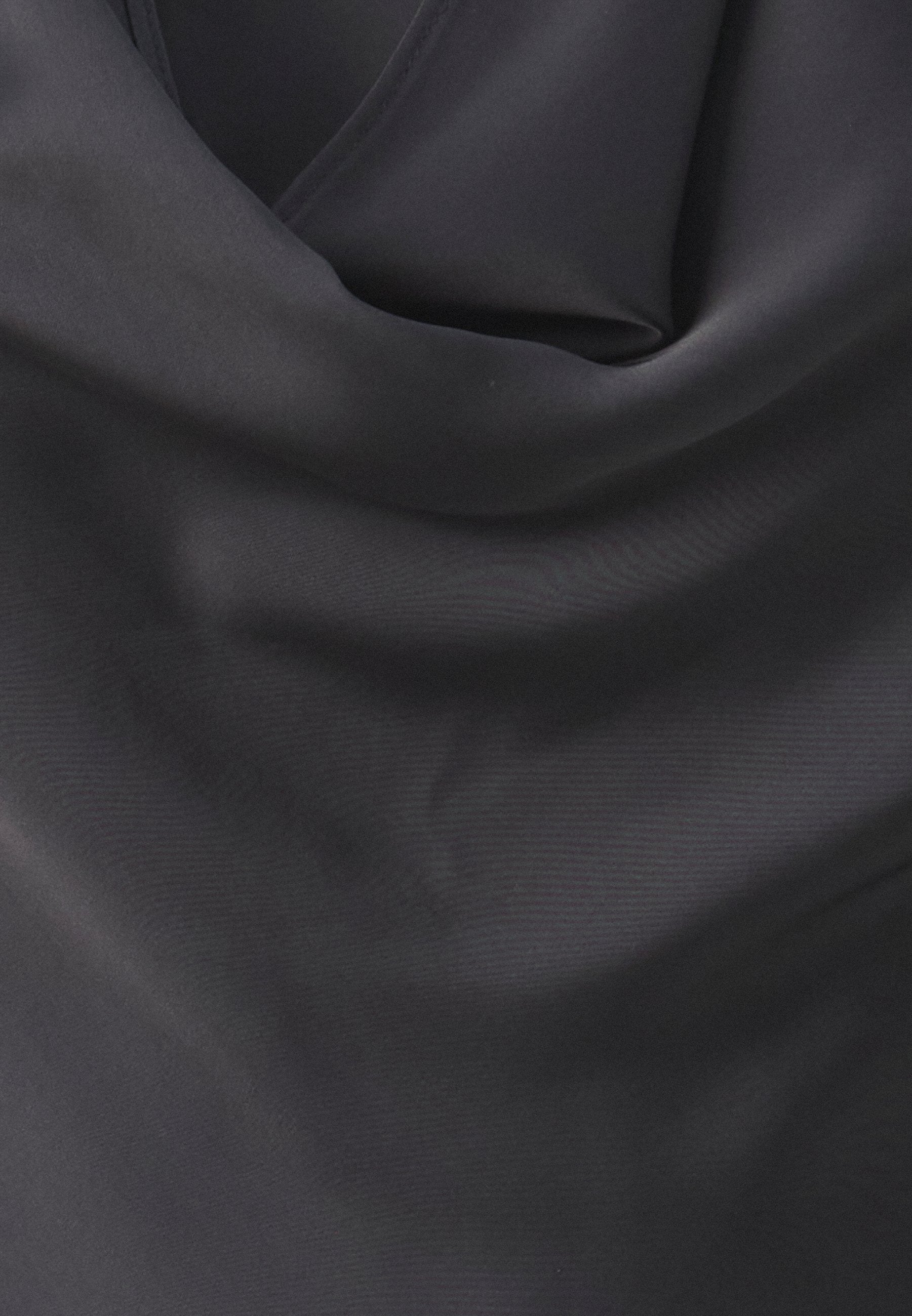 DRESS CHAIN Media 5