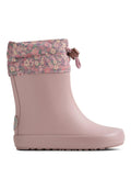 Rosafarbener wasserdichter Gummistiefel mit einem gemusterten Blumenstoffbund, verstellbarem Kordelzug und profilierter Sohle für besseren Halt.