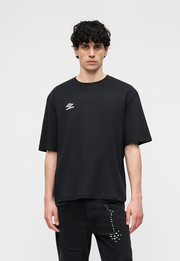 Umbro PLAY SMART GRAPHIC TEE