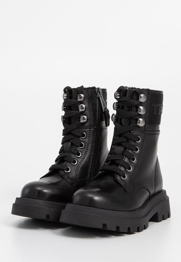 TWINSET