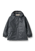 Grau wasserfeste Jacke mit Kapuze, elastischen Bündchen, Fronttaschen und kariertem Innenfutter. Glatte, glänzende Textur.