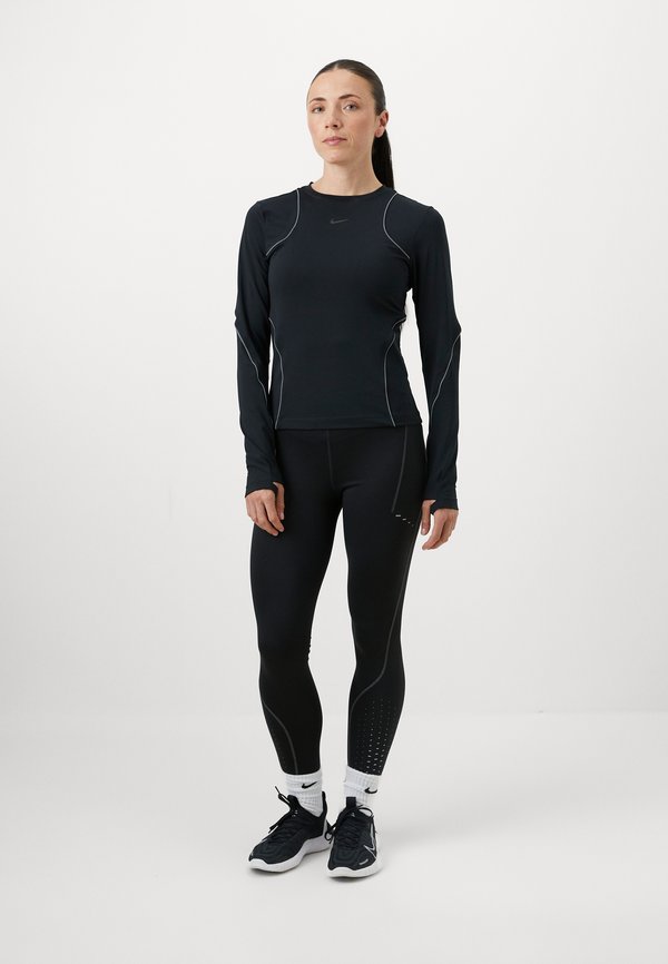 Nike Performance SWIFT