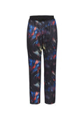 Schwarze Sporthose mit einem bunten abstrakten Muster in Blau-, Rot- und Gelbtönen. Elastischer Bund mit Kordelzug zur Anpassung.