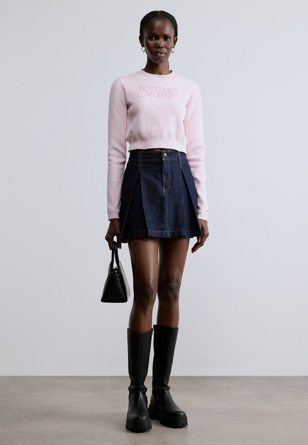 Tommy Jeans STITCH LOGO CHENILLE SLIM CROPPED JUMPER