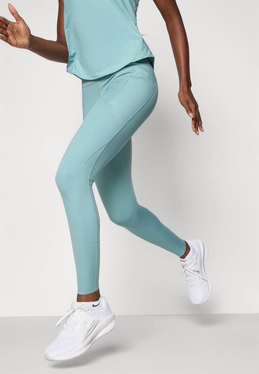 Nike Performance SWIFT