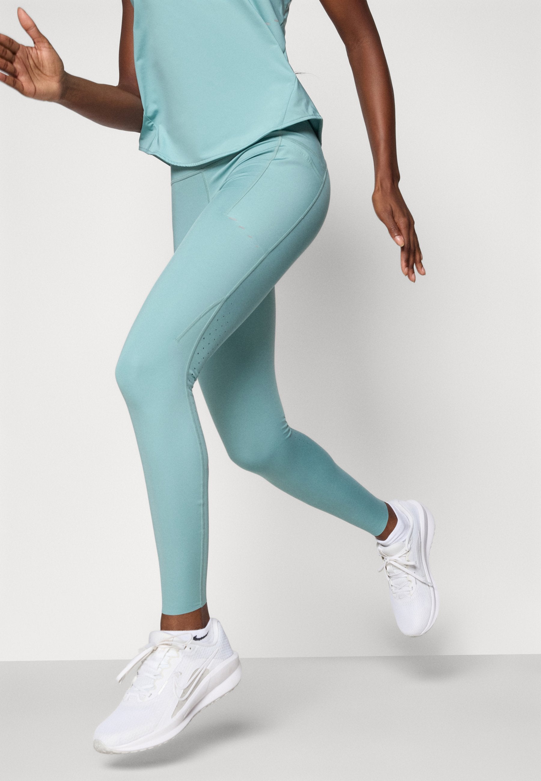 Nike Performance SWIFT