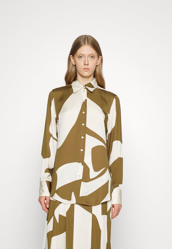 Victoria Beckham POINTED COLLAR