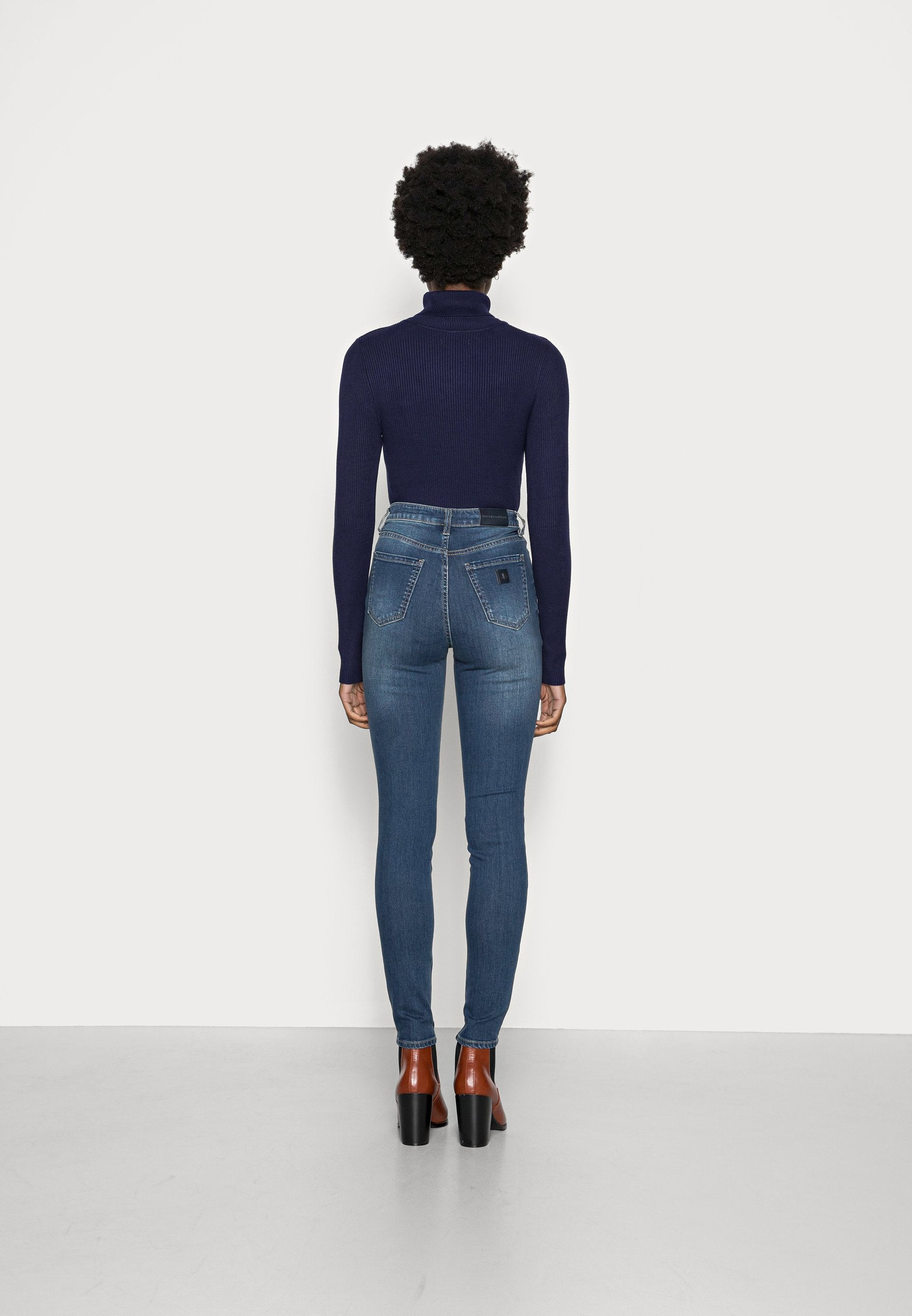 Armani Exchange Jeans Skinny Fit Media 4