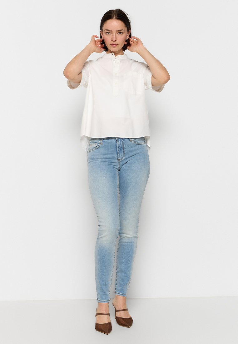 Armani Exchange Jeans Skinny Fit Media 2
