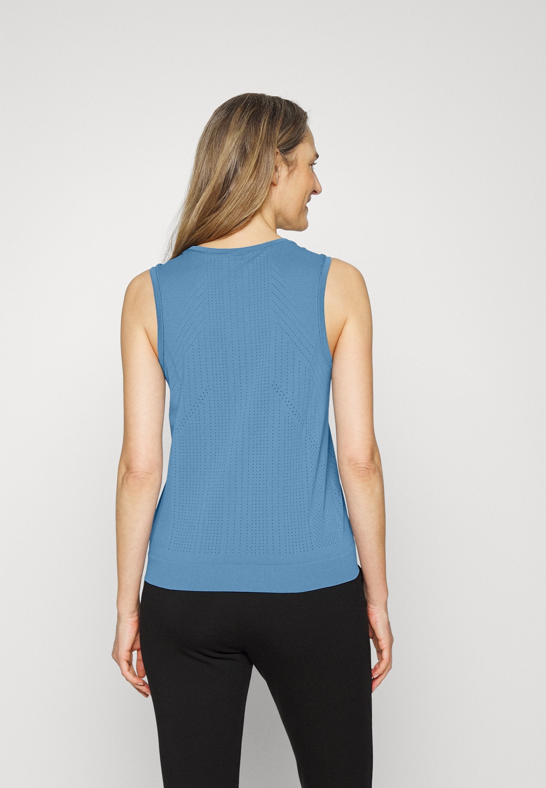 Athleta IN MOTION TANK