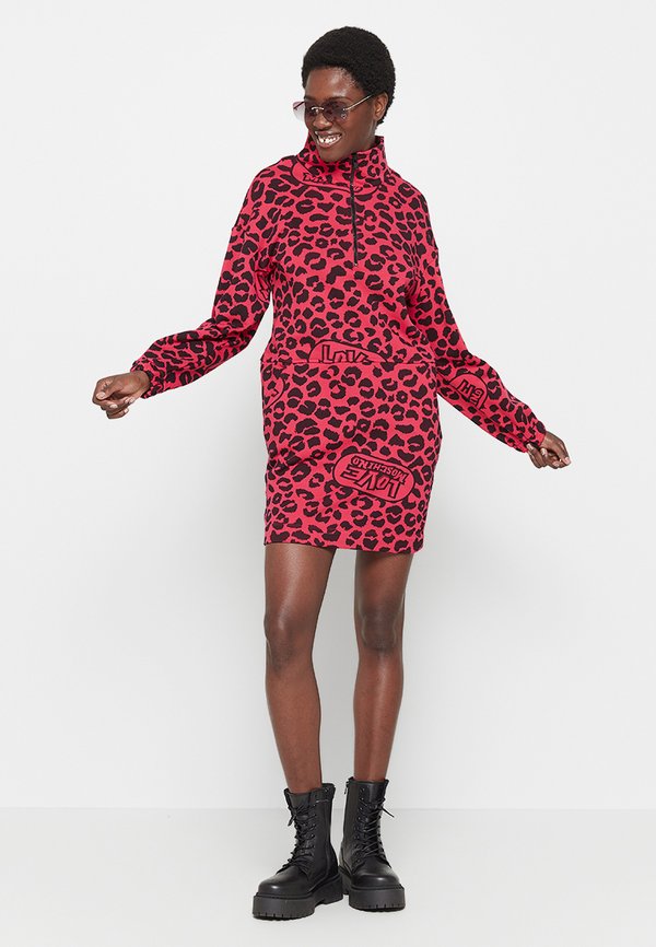 Love Moschino
