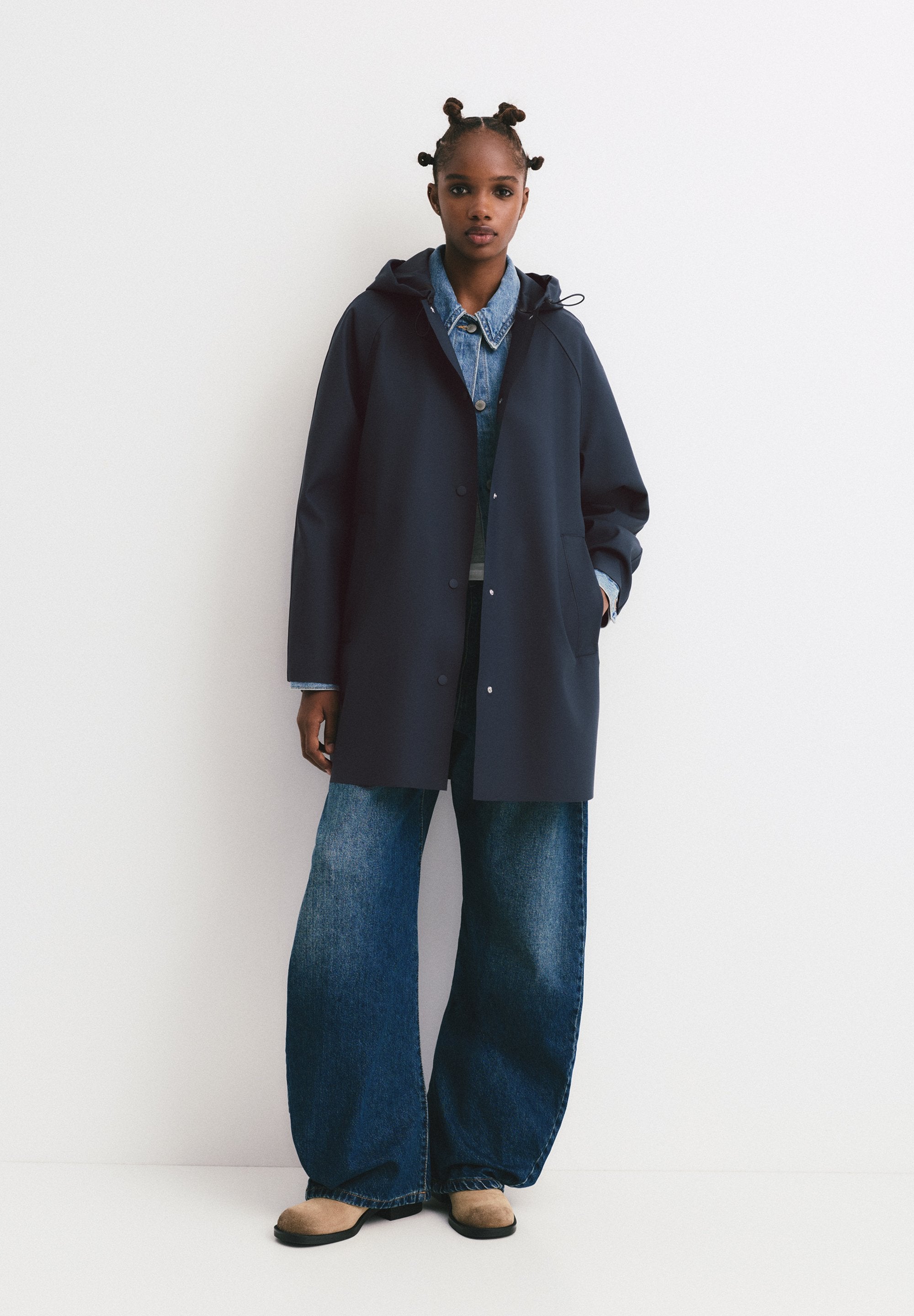 PULL&BEAR LONG RUBBERISED - RAINCOAT