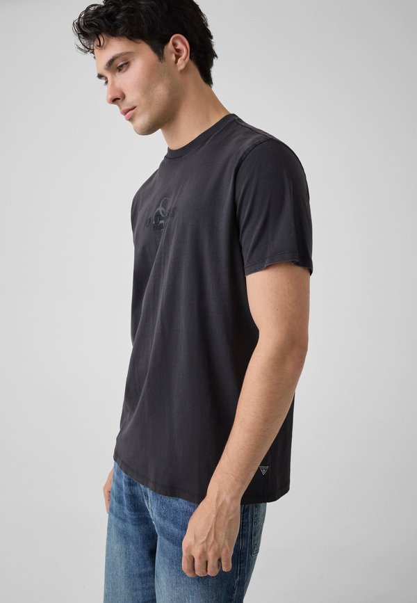 Guess T-SHIRT MIT GESTICKTEM LOGO - Print T-shirt - schwarz