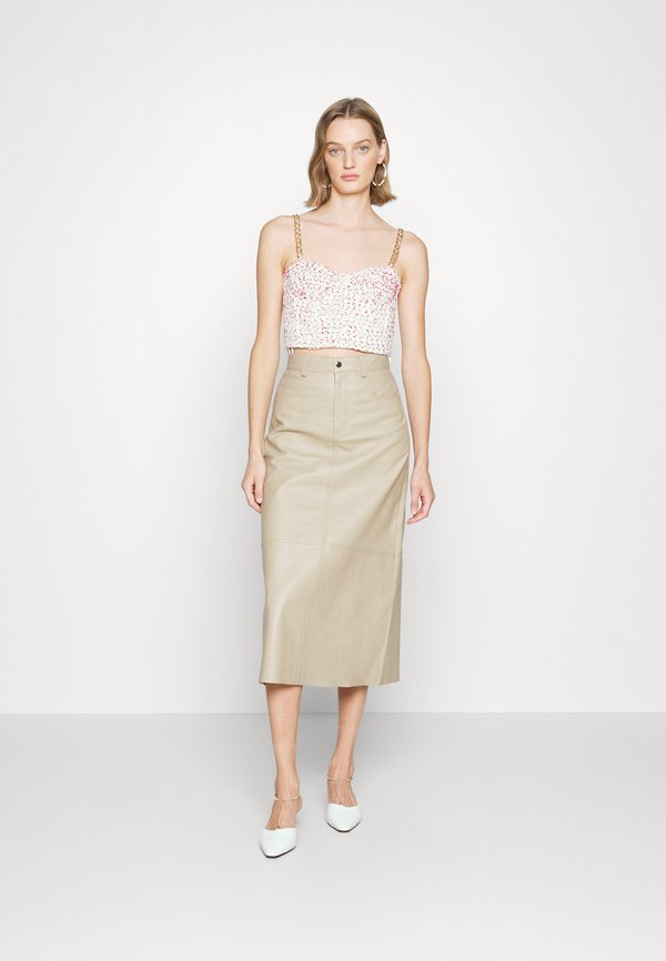 Alice + Olivia CRISTI CHAIN STRAP BUSTER