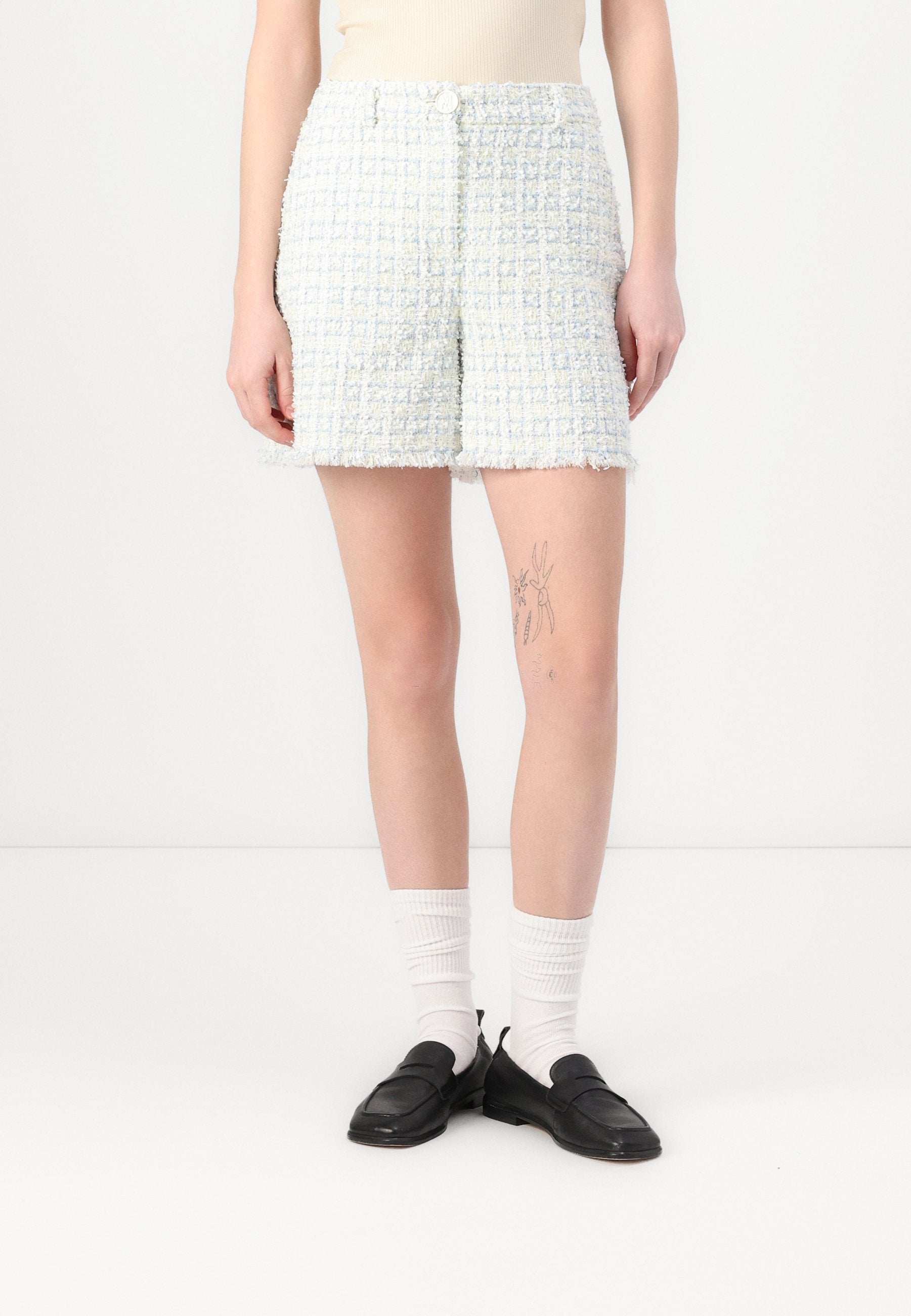 KARL LAGERFELD Shorts Media 3