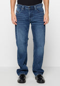 Blaue Jeans aus Denim mit einem geraden Bein Design, fünf Taschen und einem Knopfverschluss. Mit leichter Ausbleichung und Nähakzenten.