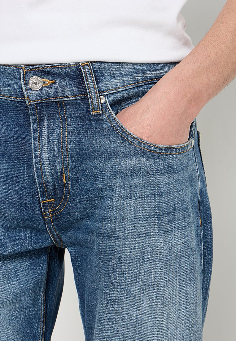 7 for all mankind