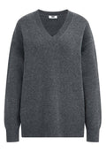 Grau V-Ausschnitt Pullover aus weichem Strickmaterial, mit lässiger Passform, gerippten Bündchen und Saum sowie einer glatten Textur.