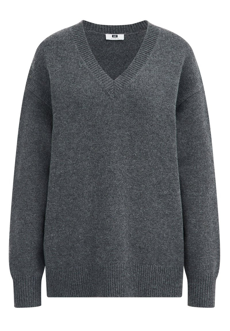Grau V-Ausschnitt Pullover aus weichem Strickmaterial, mit lässiger Passform, gerippten Bündchen und Saum sowie einer glatten Textur.