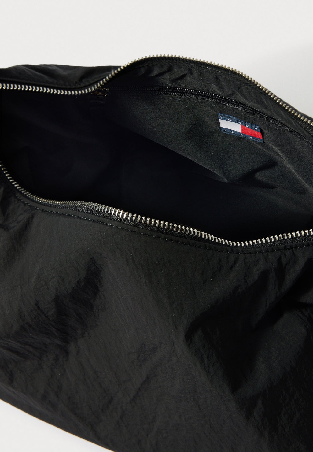 Tommy Jeans CASUAL CRINKLE TEXTURE SHOULDER BAG