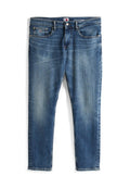 Slim geschnittene Jeans aus blauen Denim, mit einem ausgewaschenen Finish, fünf Taschen, Knopfverschluss und Gürtelschlaufen.