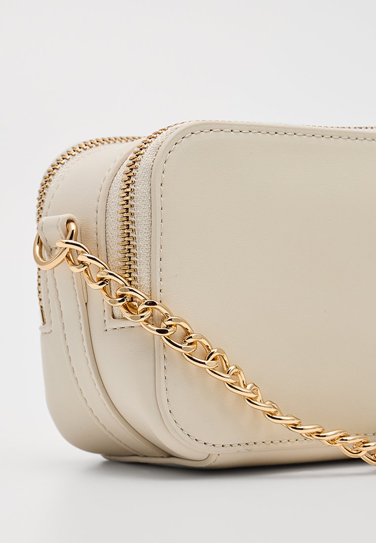 Love Moschino
