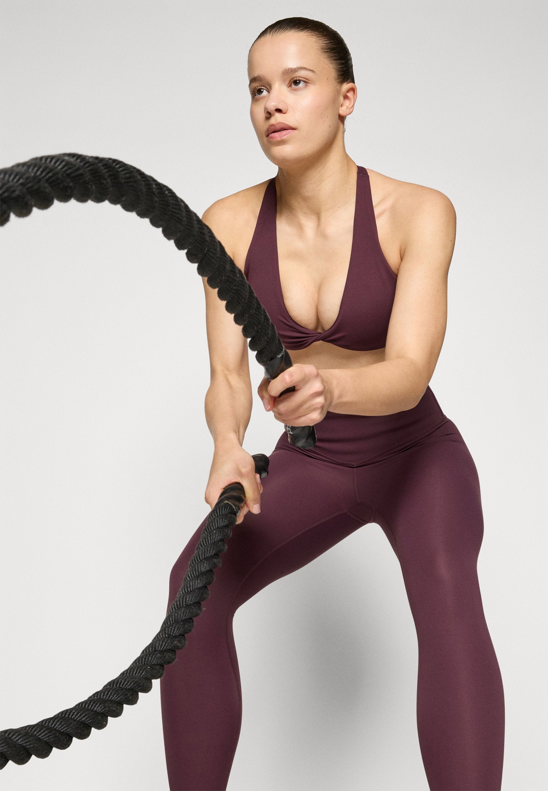 Fabletics PURELUXE PLUNGE LOW IMPACT BRA