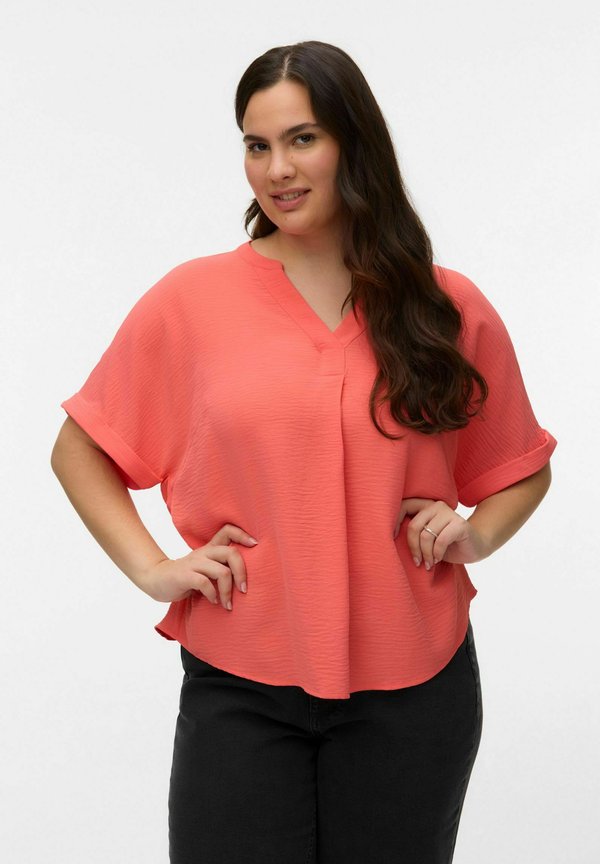 Vero Moda Curve MIT KURZEN ÄRMELN V-AUSSCHNITT - Blouse - dubarry