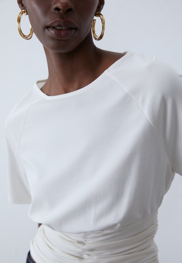 Anna Field TOP