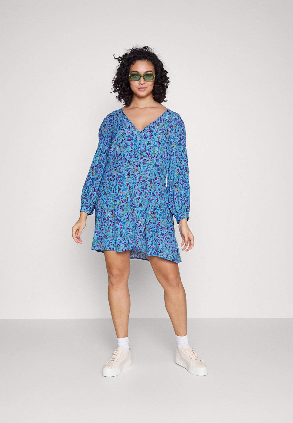FLORAL SHORT DRESS Media 2