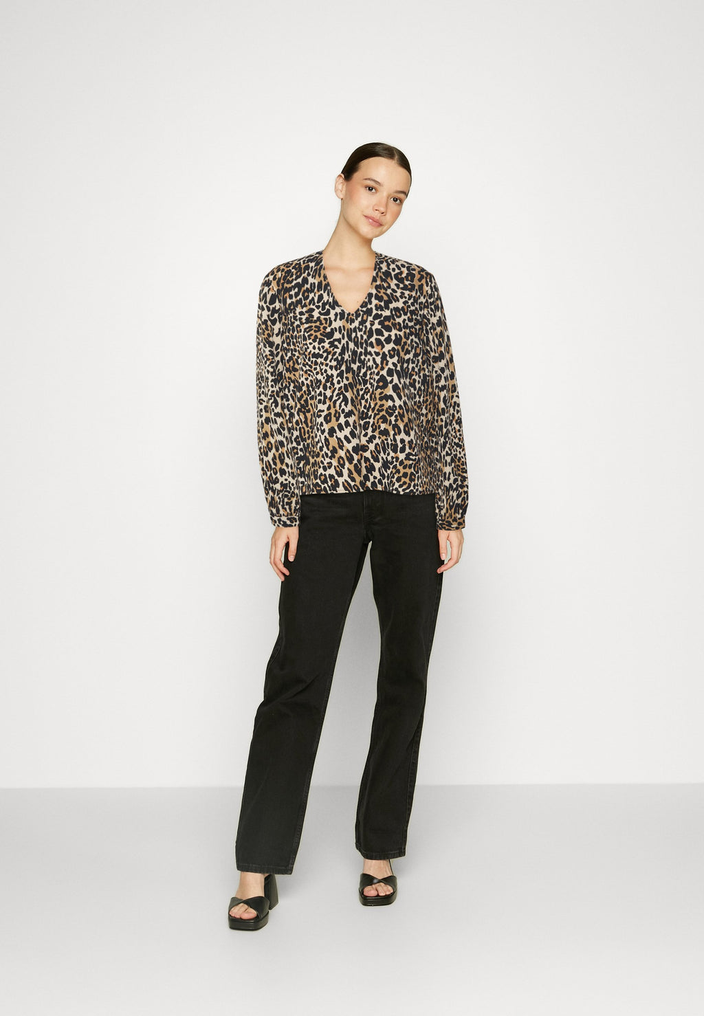 VILA VIYANA V NECK