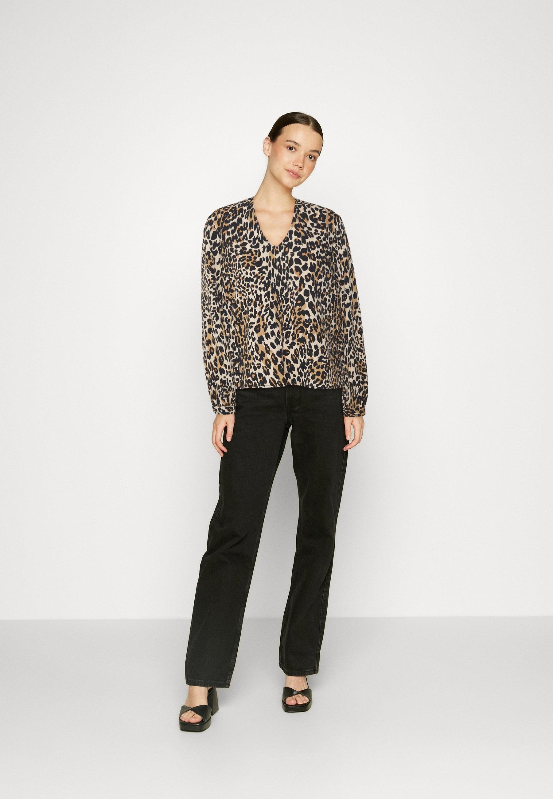 VILA VIYANA V NECK