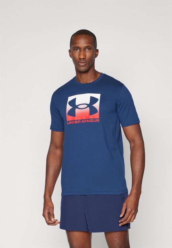 Under Armour BOXED - Print T-shirt - academy/red