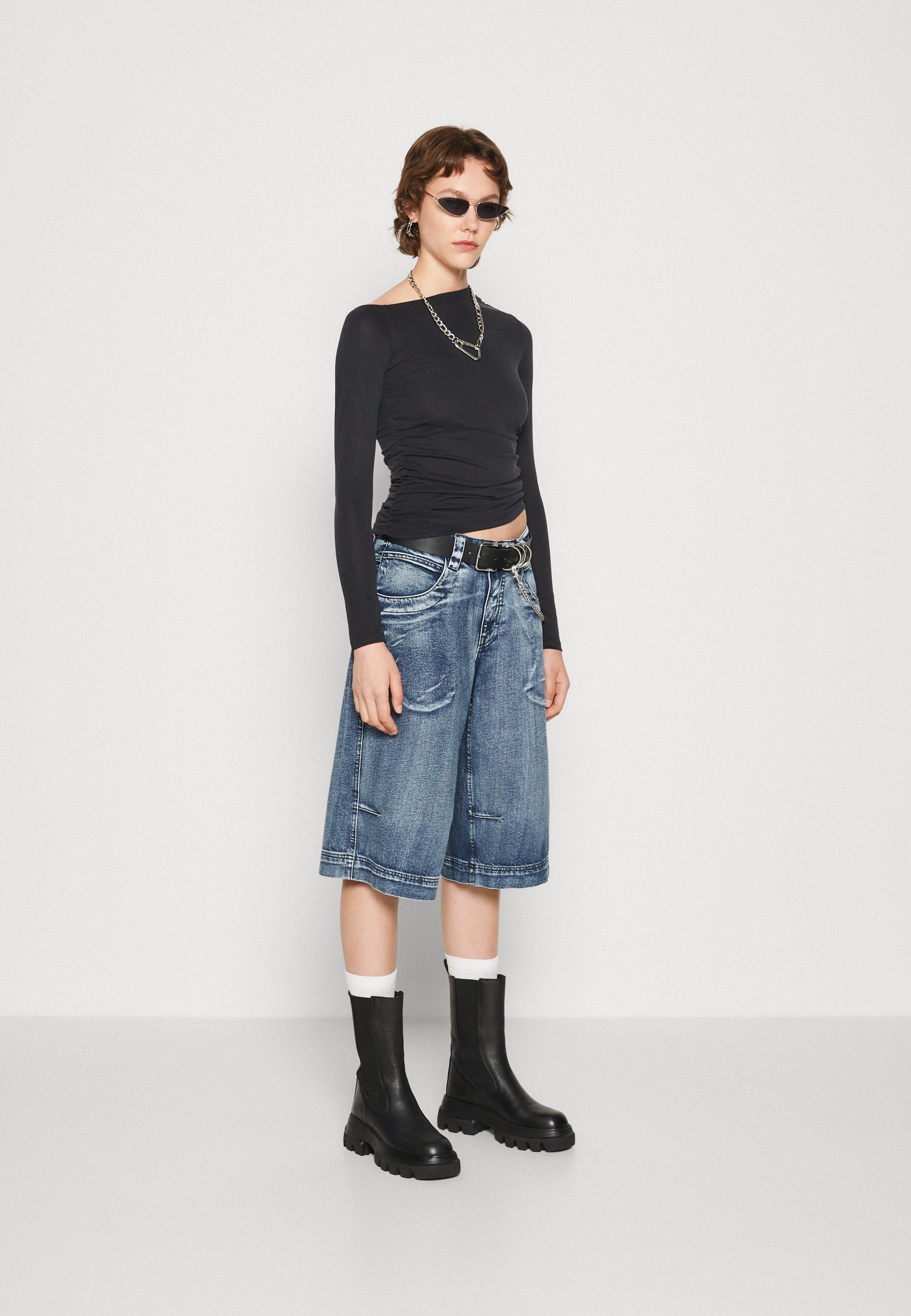 Weekday MAIN ASSYMETRIC LONG SLEEVE