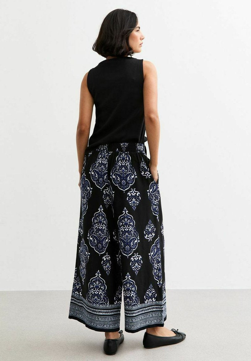 New Look ABSTRACT PRINT CROPPED
