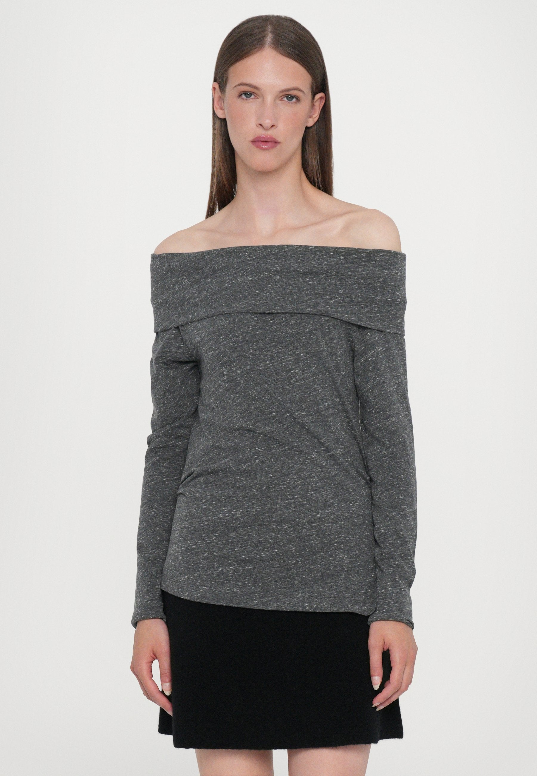 CLOSED ASYMMETRIC LONG SLEEVE