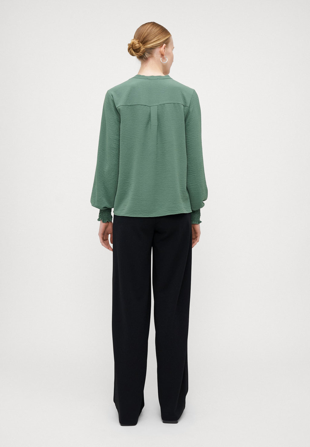 ONLMETTE V NECK SMOCK Media 4