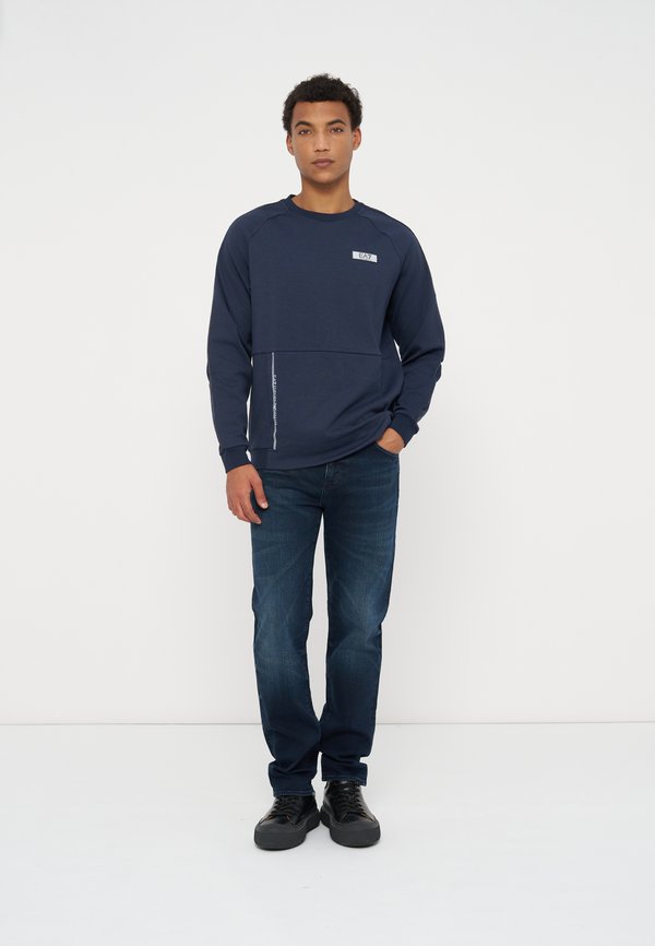 EA7 Emporio Armani