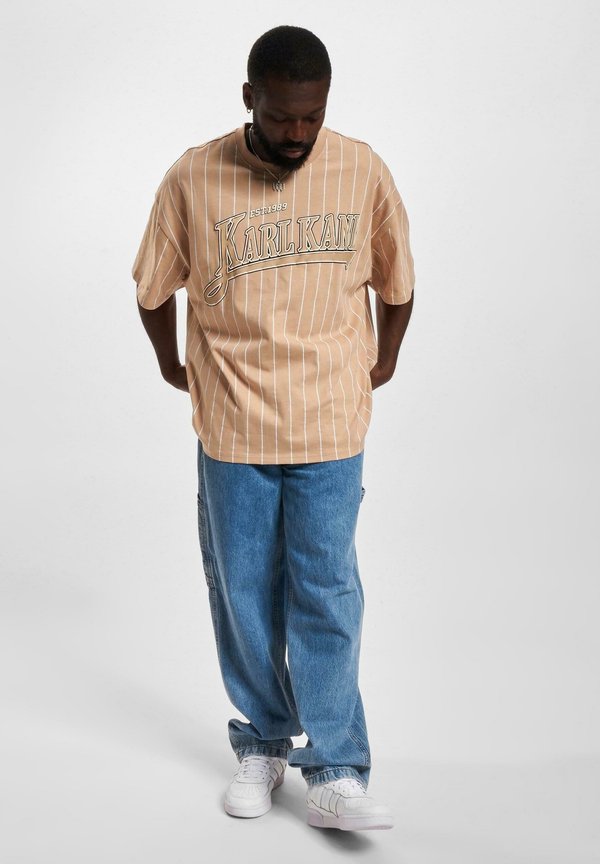 Karl Kani TREING BOXY PINSTRIPE