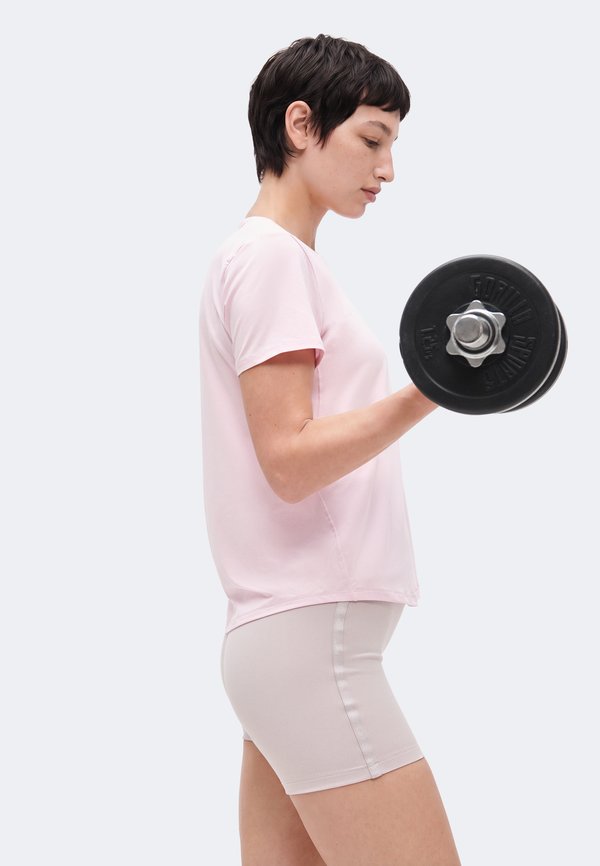 Nike Performance ONE