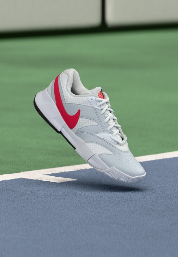 Nike Performance COURT LITE 4 HC - Multicourt tennis shoes - white/light crimson/pure platinum-coloured