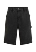 Schwarze Denim-Cargoshorts mit geradem Schnitt, seitlichen Taschen, Knopfverschluss und dezenten Nahtdetails.