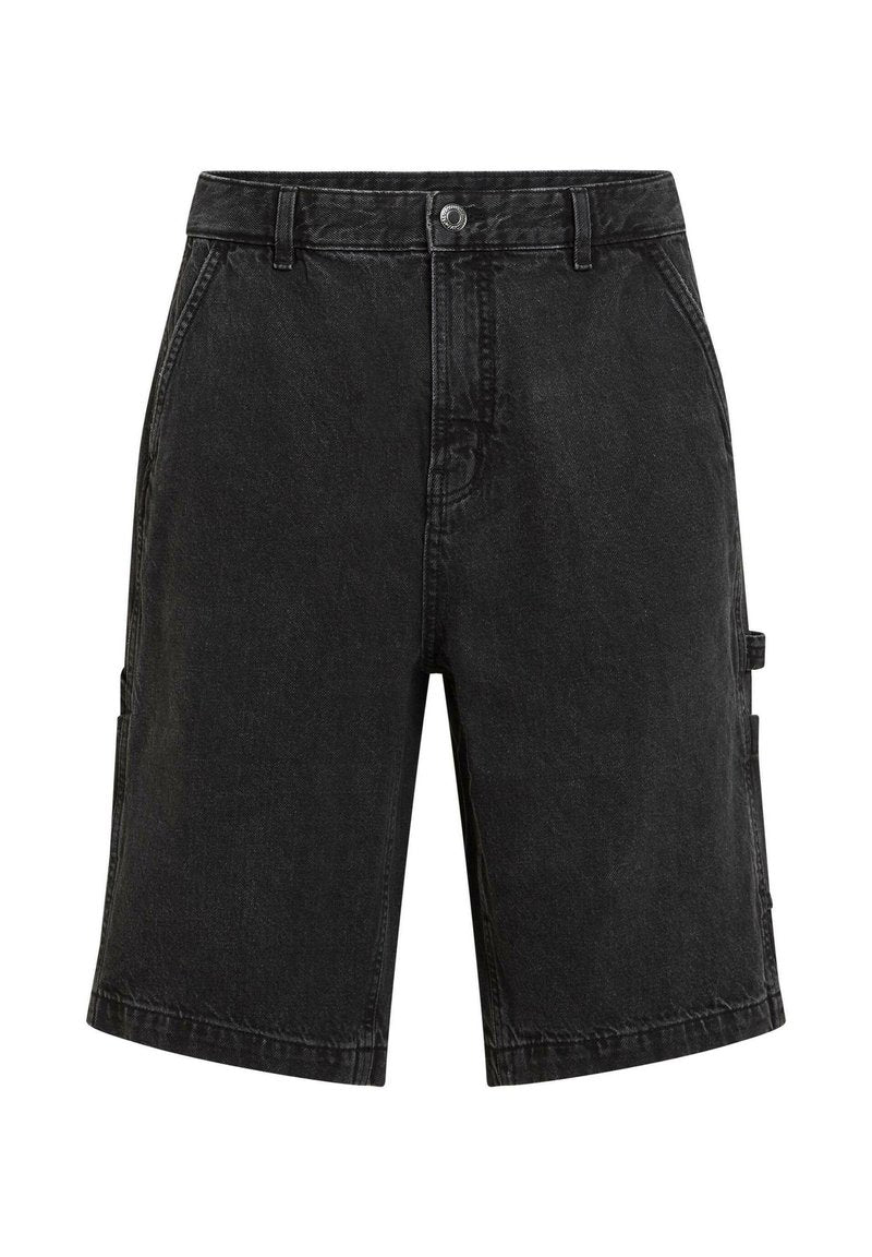 Schwarze Denim-Cargoshorts mit geradem Schnitt, seitlichen Taschen, Knopfverschluss und dezenten Nahtdetails.
