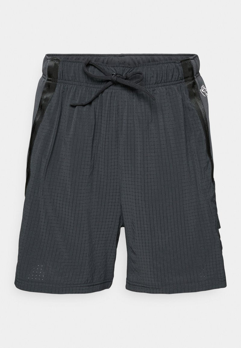 Graue Sportshorts aus strukturiertem Stoff, mit einem elastischen Taillenbund und Kordelzug sowie schwarzen seitlichen Akzenten.